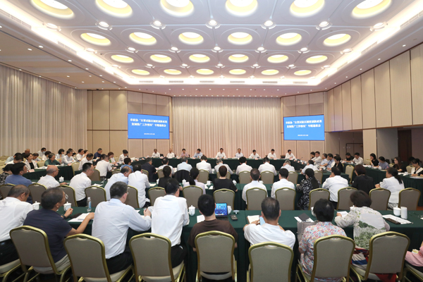市政协召开“自贸试验区制度创新成果复制推广工作情况”专题通报会 胡文容出席并讲话