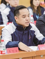 守传承初心，筑沪港之桥——记上海市政协委员包鸿勋
