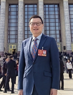 推动人工智能赋能教学模式和科研范式变革——访全国政协委员，上海应用技术大学校长、教授汪小帆