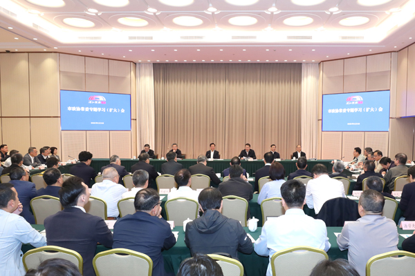 全面加快建设上海高水平人才高地 市政协举行“浦江纵横大讲堂”市政协常委专题学习（扩大）会 胡文容出席