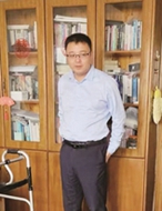 用脚步丈量民情 以实干温暖人心——访上海市政协常委王成