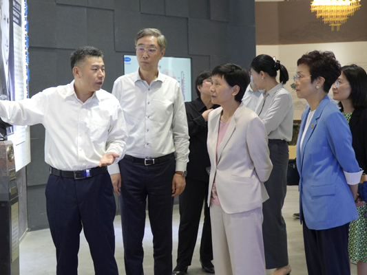 宝山区政协举办“委员进课堂，学子看科创”阶段总结活动 虞丽娟出席并讲话